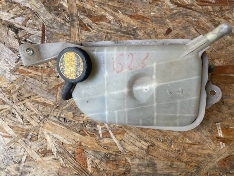 Бачок расширительный Toyota Avensis 3 2009