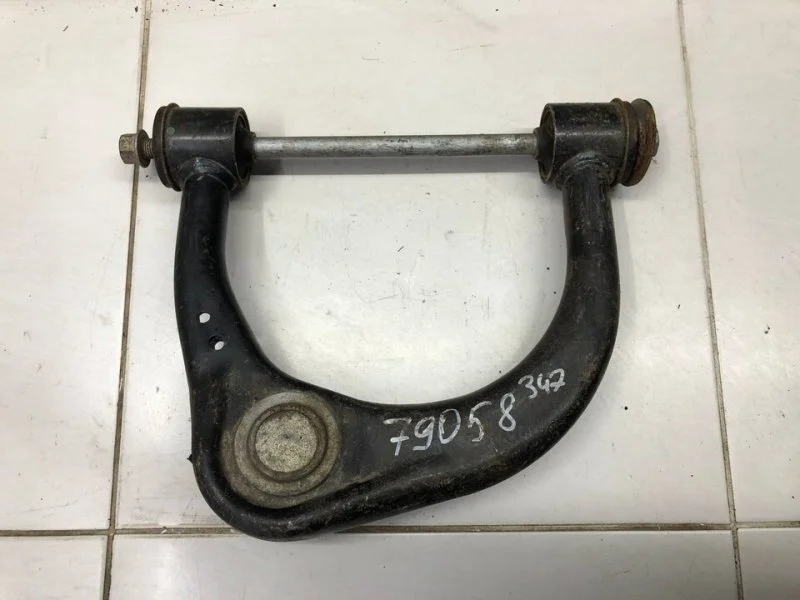 Рычаг подвески верхний передний правый Toyota