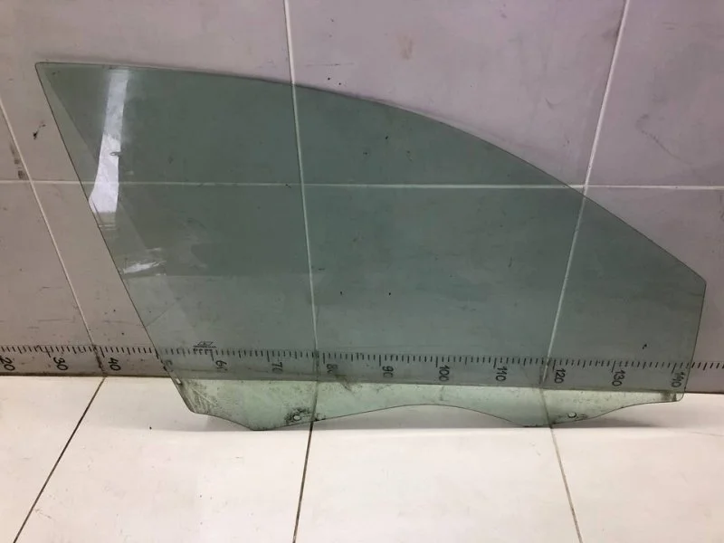 Стекло двери переднее правое Renault Megane 2