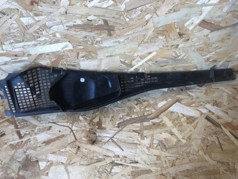 Решетка стеклоочистителей (планка под лобовое