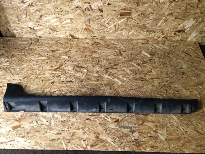 Накладка на порог (наружная) правая Renault Duster