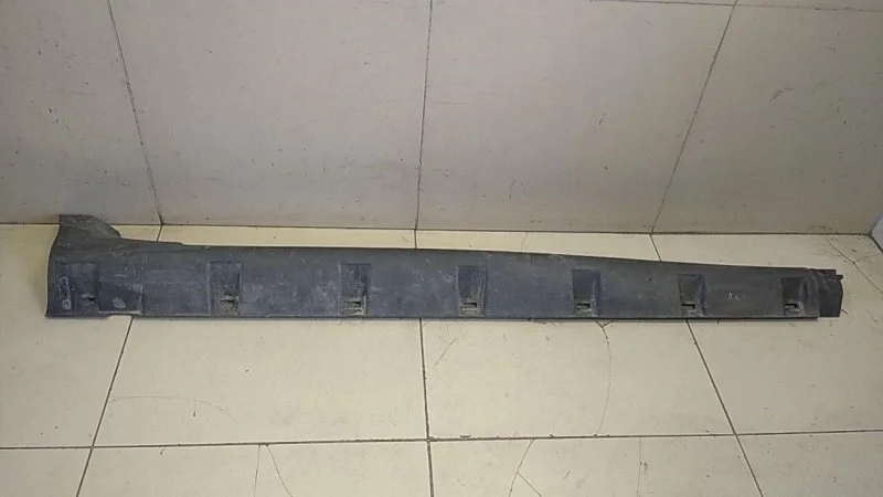 Накладка на порог (наружная) правая Renault Duster