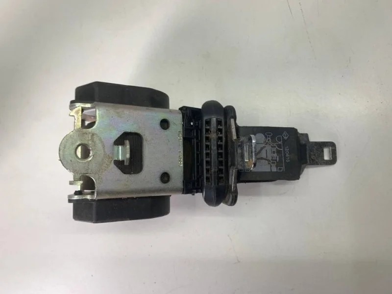 Ремень безопасности задний Renault Duster 1 2016