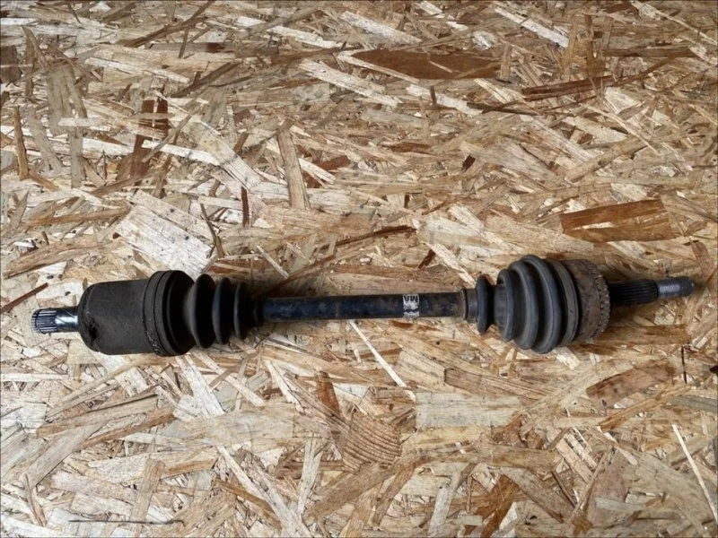 Полуось (привод) передний левый Nissan Almera