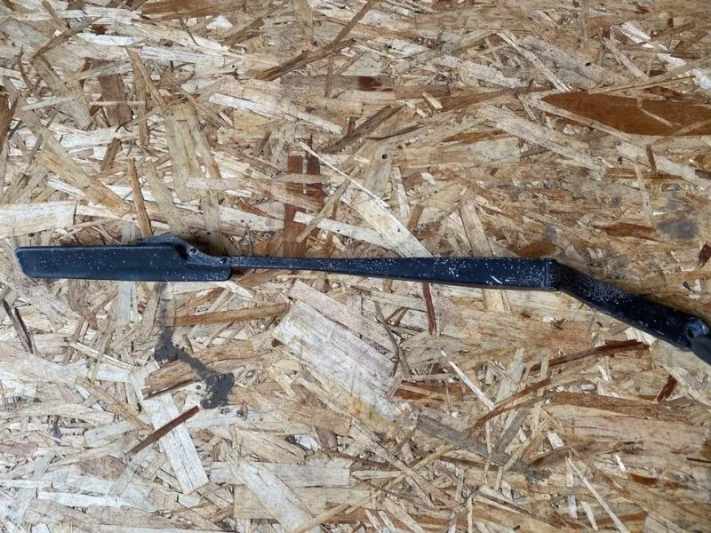 Поводок стеклоочистителя передний правый Nissan