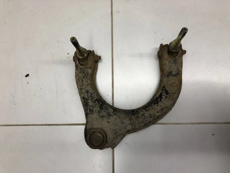 Рычаг подвески верхний передний правый Mitsubishi