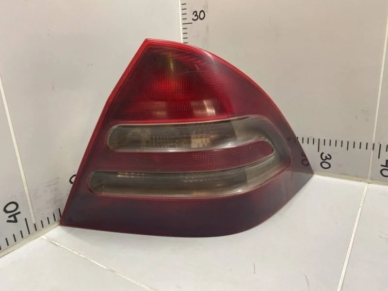 Фонарь задний правый Mercedes-Benz C-class W203