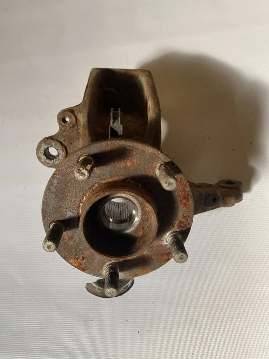 Кулак поворотный передний левый Ford Focus 2 2010