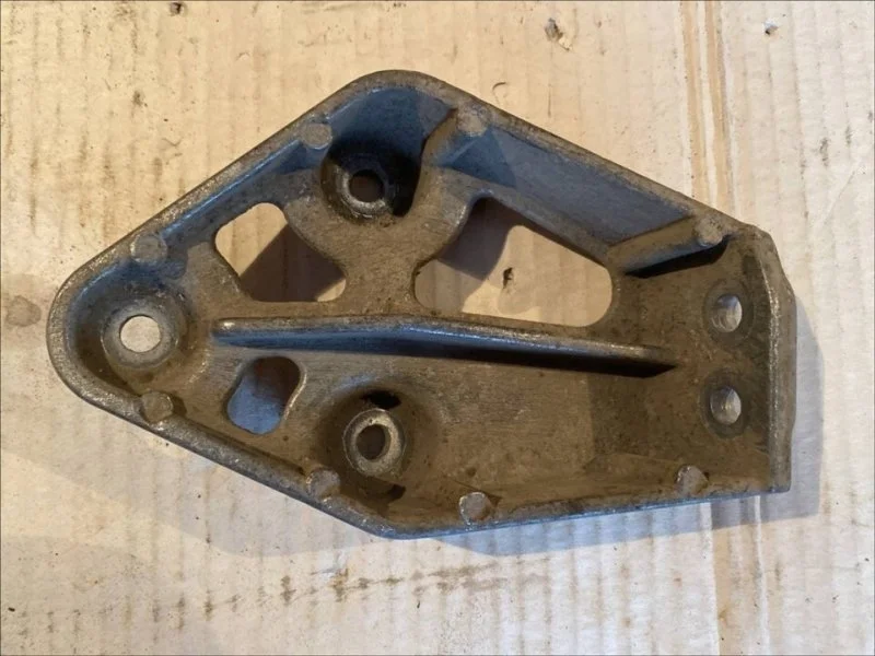 Кронштейн двигателя правый Chevrolet Lanos