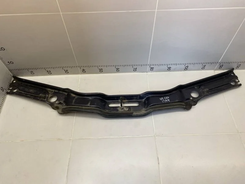 Панель передняя (Телевизор) Audi 100 C4