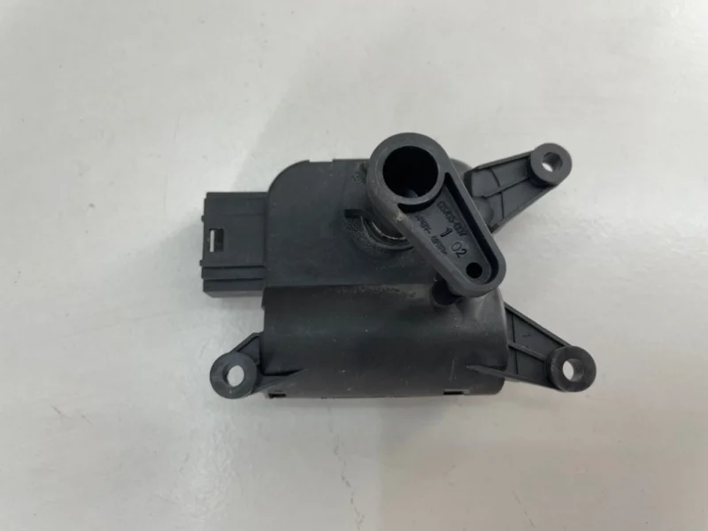 Моторчик заслонки отопителя Volkswagen Passat B6