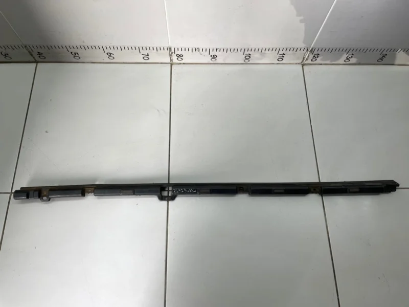 Кронштейн молдинга двери передний правый Toyota