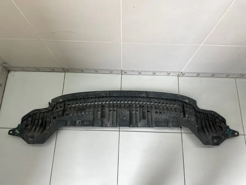 Пыльник двигателя центральный Toyota Corolla