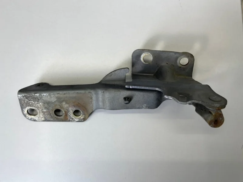 Петля капота правая Kia Sorento 1 BL D4CB 2.5