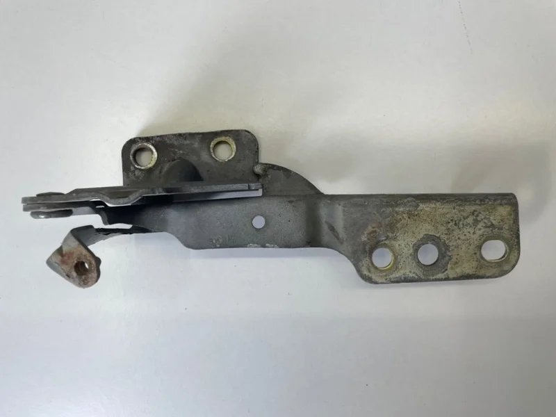 Петля капота левая Kia Sorento 1 BL D4CB 2.5