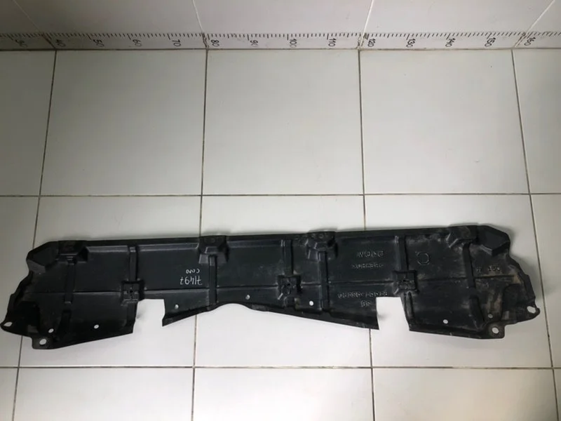 Пыльник двигателя центральный Toyota RAV4 2013