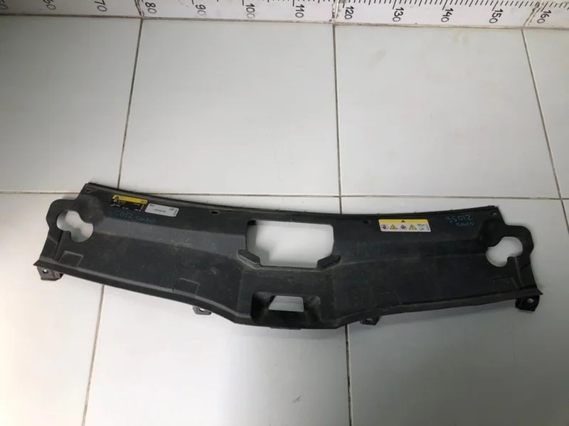 Кожух замка капота Skoda Rapid 2