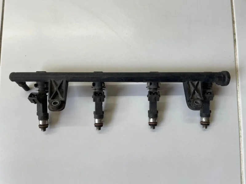 Рейка топливная (рампа) Renault Logan 1