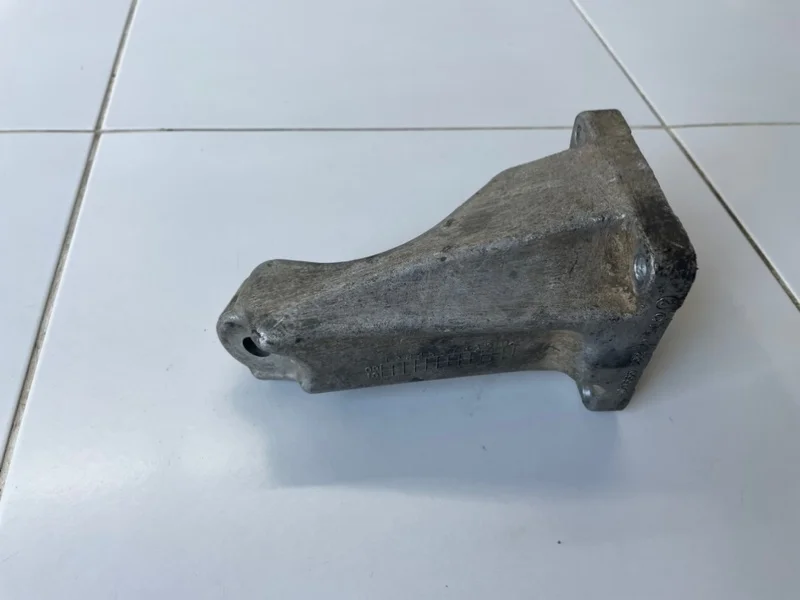 Кронштейн двигателя левый SsangYong Kyron DJ D20DT