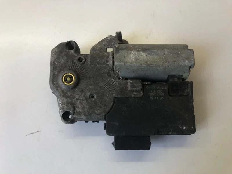 Моторчик люка Saab 9-5 1997