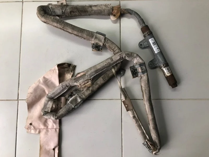 Подушка безопасности боковая (шторка) правая