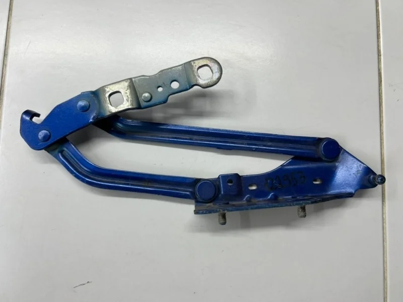 Петля крышки багажника правая Renault Megane 2