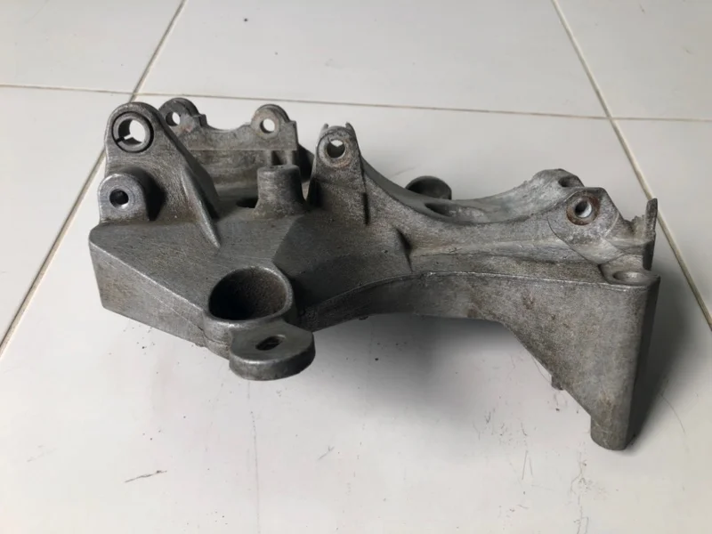 Кронштейн генератора Renault Sandero 2 2014