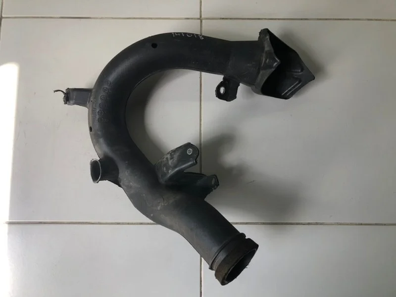 Патрубок воздушного фильтра Toyota RAV4 XA30 2.0