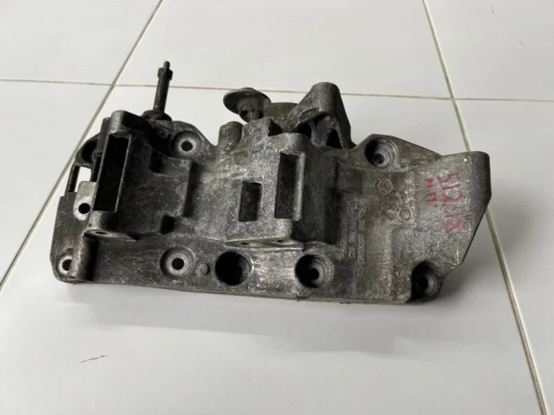 Кронштейн генератора BMW 3-Series 2.0 N47D20C