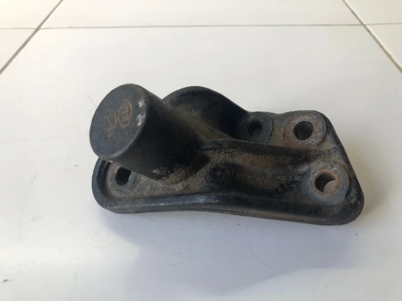 Кронштейн двигателя правый Kia Rio 3 1.6 2011