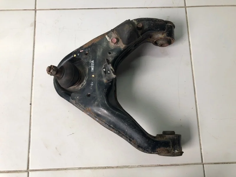 Рычаг подвески верхний передний левый Mitsubishi