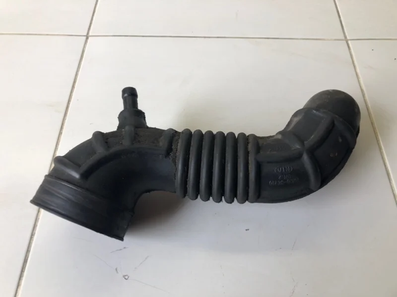 Патрубок воздушного фильтра Kia Sorento 2.5 2003