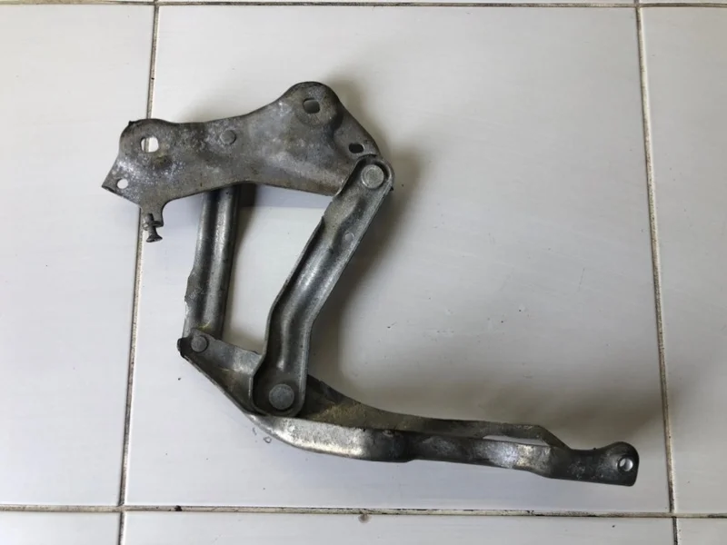 Петля капота правая Skoda Kodiaq 2017