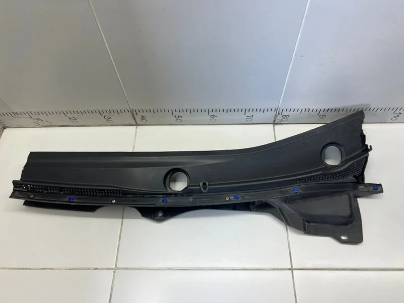 Решетка стеклоочистителей (планка под лобовое