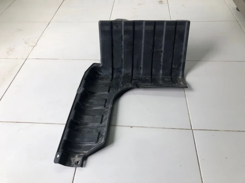 Пыльник двигателя боковой правый Hyundai Solaris 1