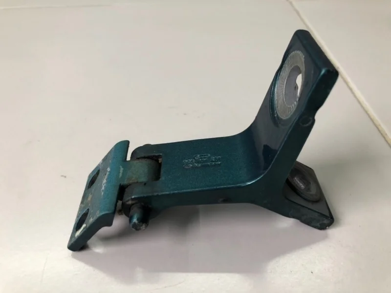 Петля двери верхняя задняя правая Audi 80 B4 1991