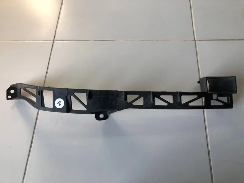 Кронштейн фары передний правый Mazda 3 BK Z6VE 1.6