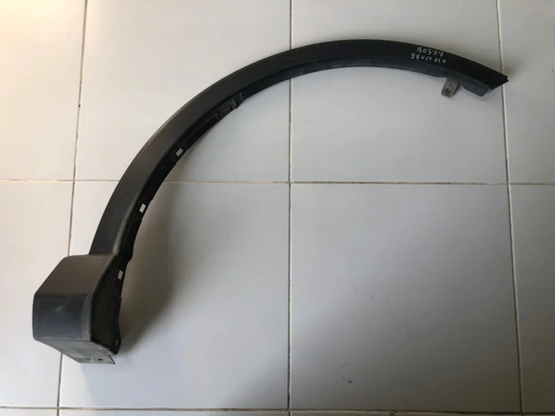 Накладка на крыло передняя правая Toyota Rav4 CA40