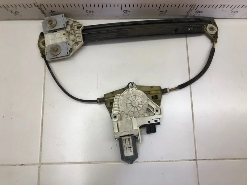 Стеклоподъемник элект. задний левый Audi A6 C6 4F2