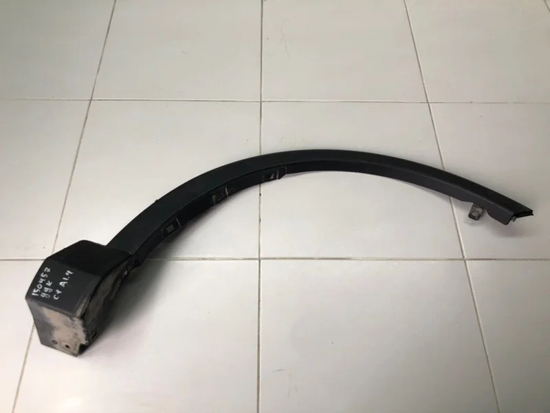 Накладка на крыло передняя правая Toyota RAV4 CA40