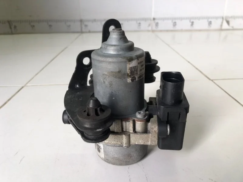 Насос вакуумный Volkswagen Passat B7 СЕДАН CAXB