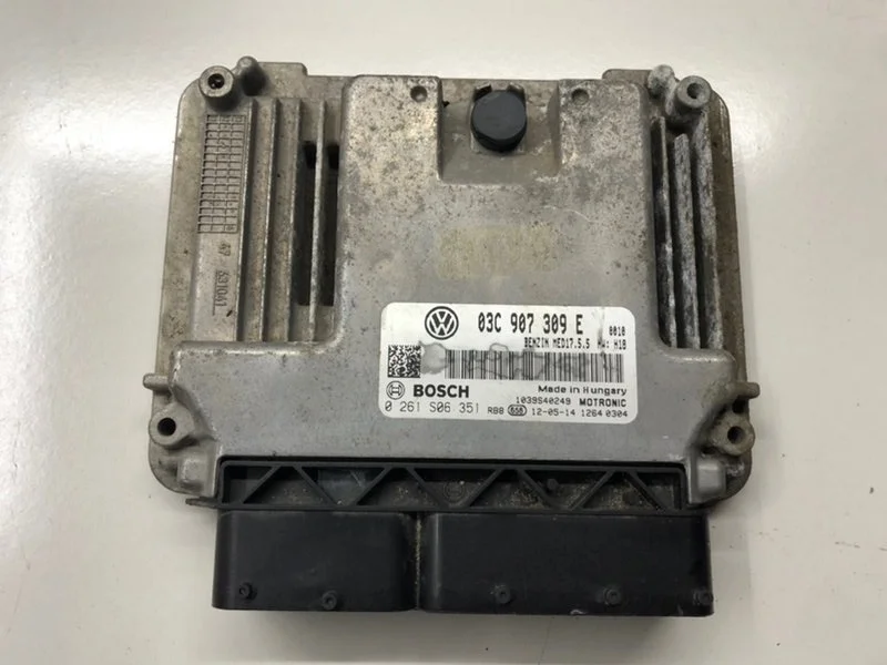 Блок управления двигателем Volkswagen Passat B7