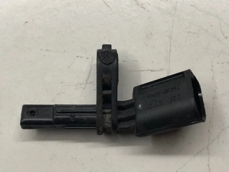 Датчик ABS передний левый Volkswagen Passat B7