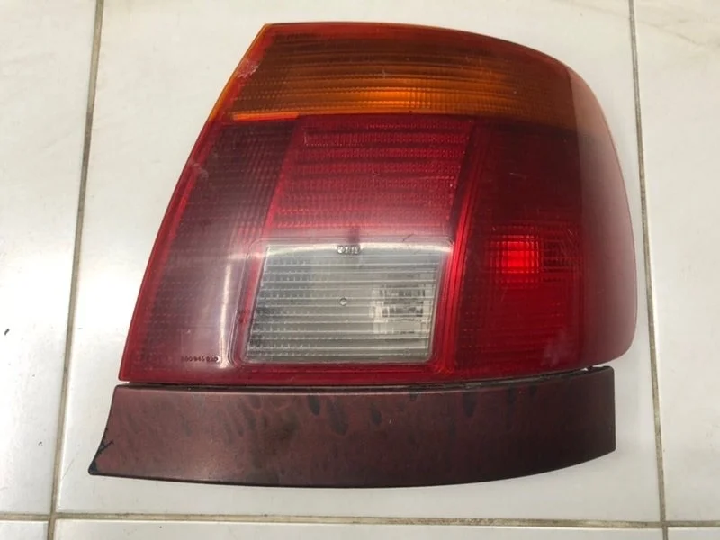 Фонарь правый Audi A4 B5 СЕДАН AEB 1996