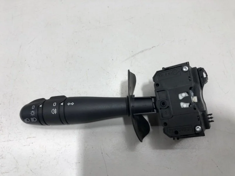 Переключатель поворотов подрулевой Renault Clio 2