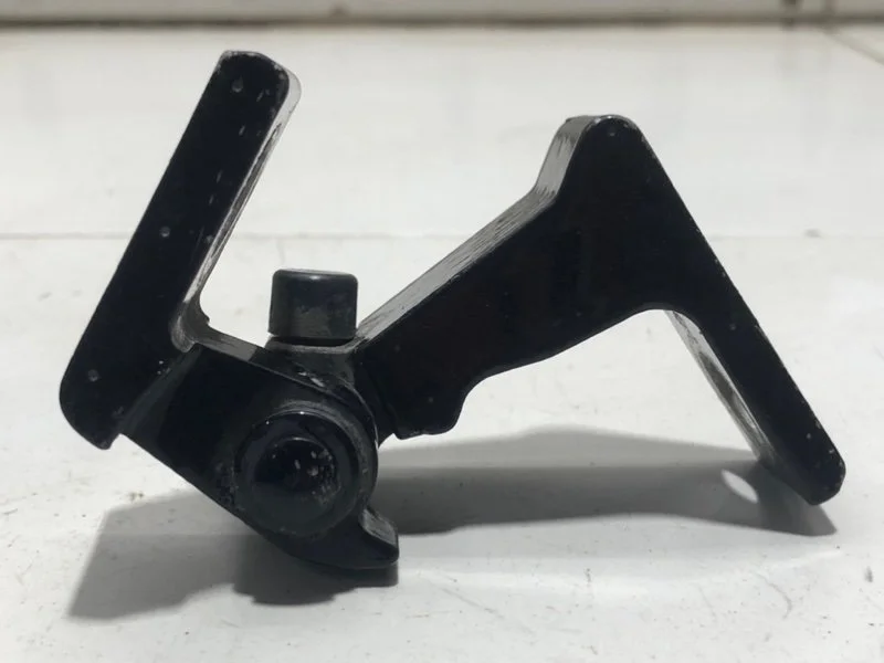 Петля двери задняя правая Skoda Rapid 1