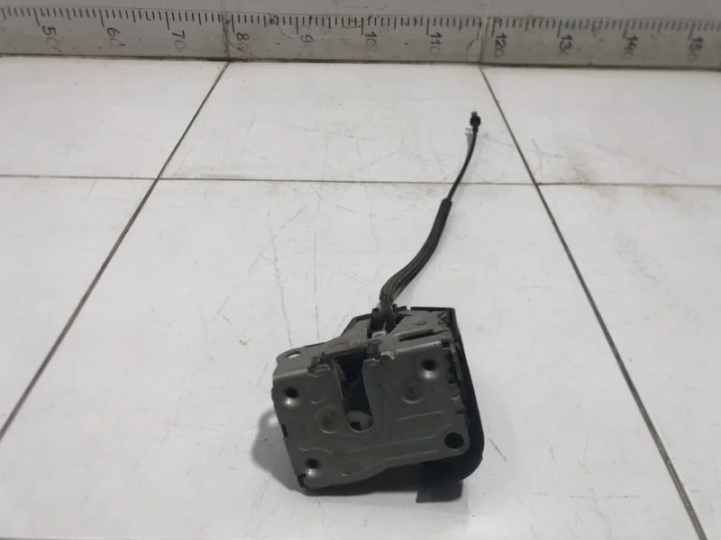 Замок двери передний правый Renault Clio 2 ХЭТЧБЕК