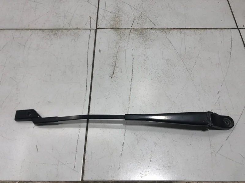 Поводок стеклоочистителя передний левый Skoda