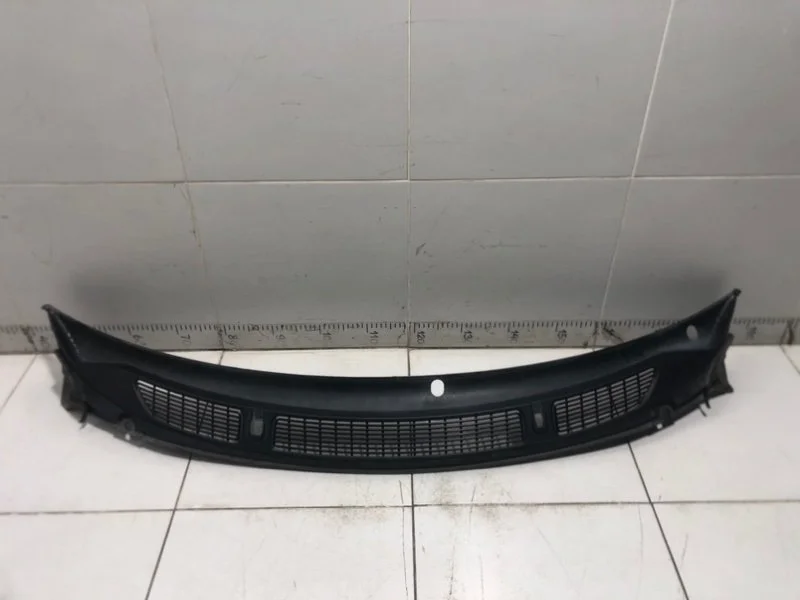 Решетка стеклоочистителей (планка под лобовое