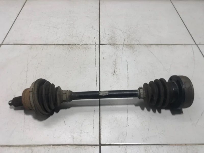 Полуось (привод) передний левый Skoda Fabia 2 5J2